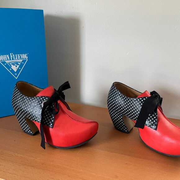 Fluevog Prepare Pledge - tomato red orange w xo b&w accent, ribbon tie - 9.5 - Picture 2 of 6